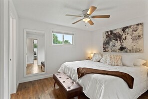 4 bedrooms, desk, iron/ironing board, free WiFi