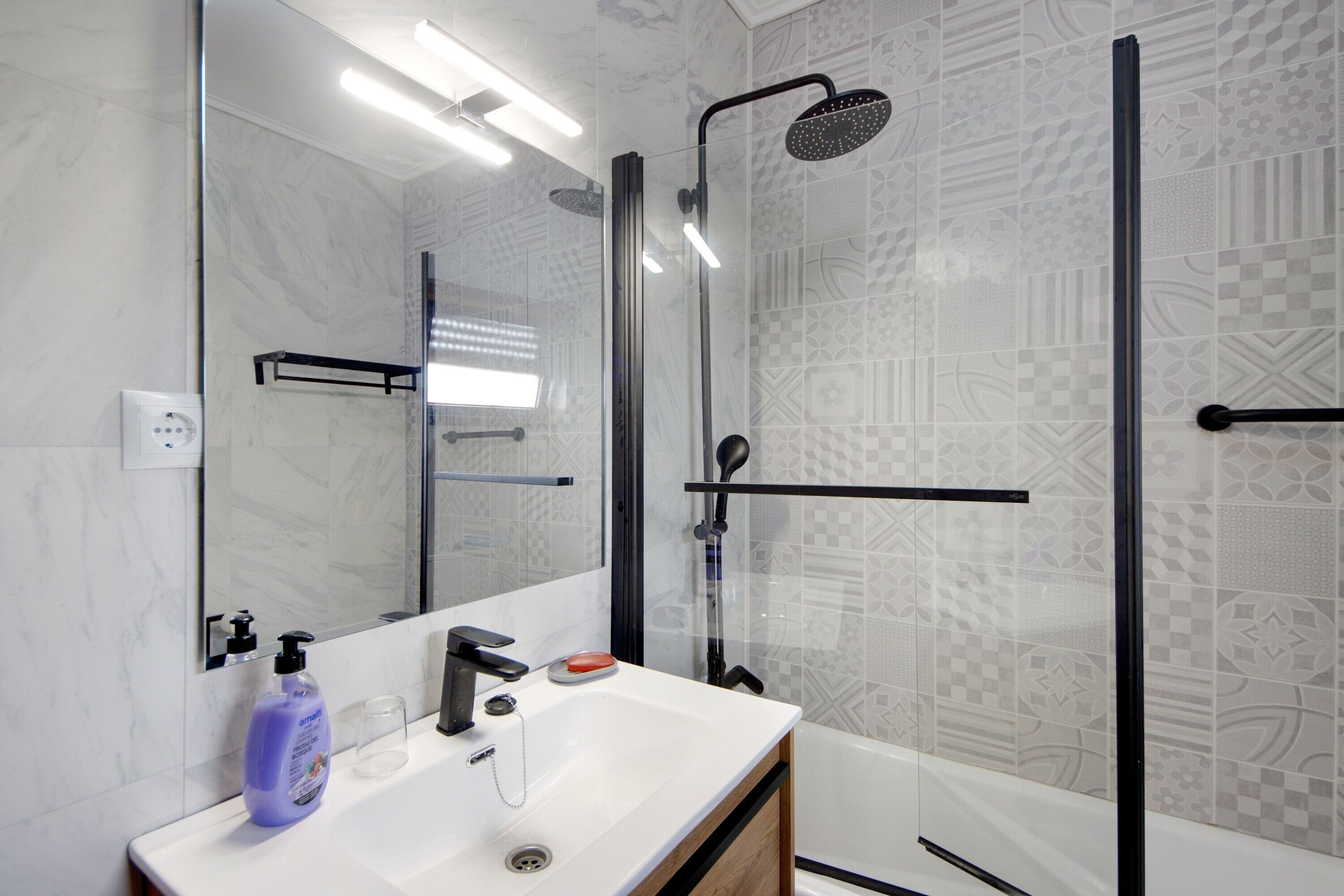 Bathtub, hair dryer, towels