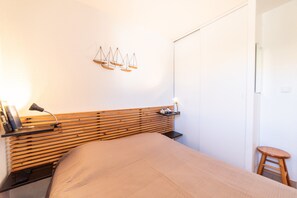 2 bedrooms, iron/ironing board, WiFi