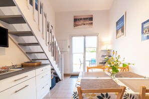 Dining - Holiday Home 'Mas Bleu' with Shared Pool and Private Garden (Saint-Cyprien)