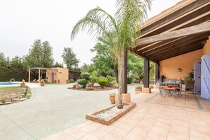 Outdoor dining - Villa "Laforge" with Private Pool & Wi-Fi (Carmona)