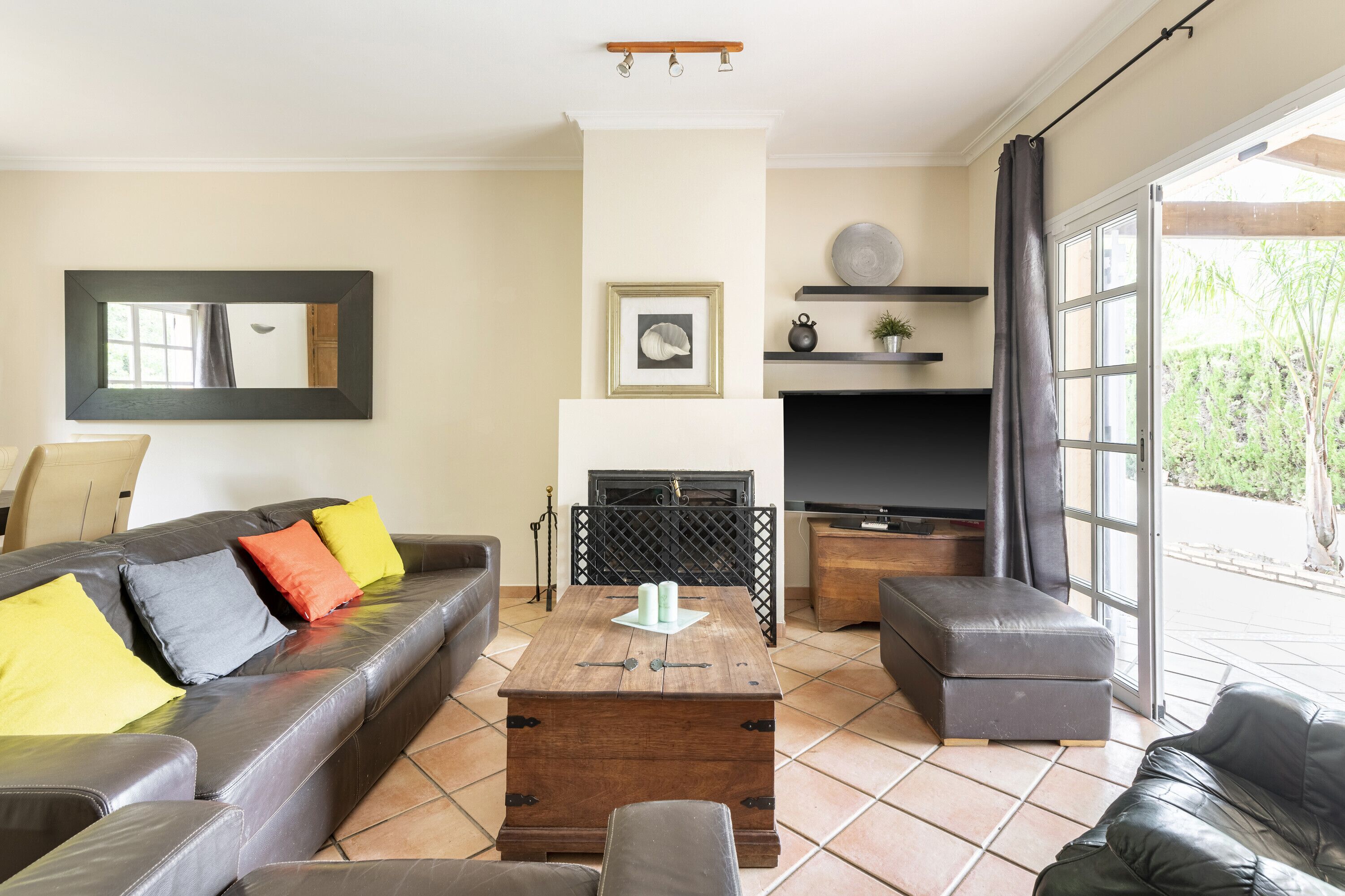 Fernseher, Tischtennisplatte