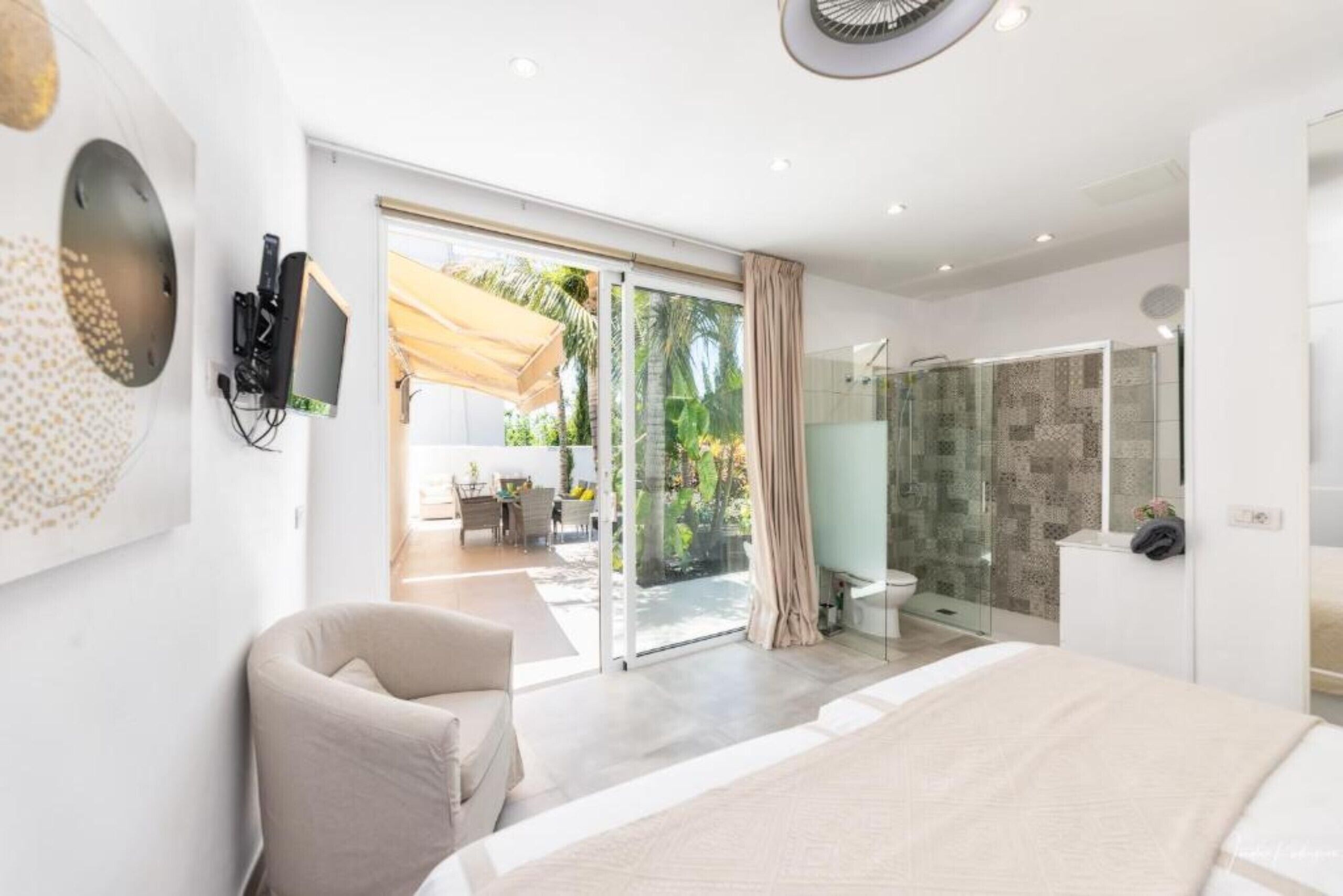 3 slaapkamers, een strijkplank/strijkijzer, gratis wifi, beddengoed