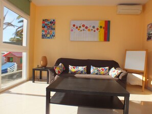 TV, ping pong - Vacation Villa 'Costa Golf' with Sea View, Private Pool and Wi-Fi (Costa Teguise)