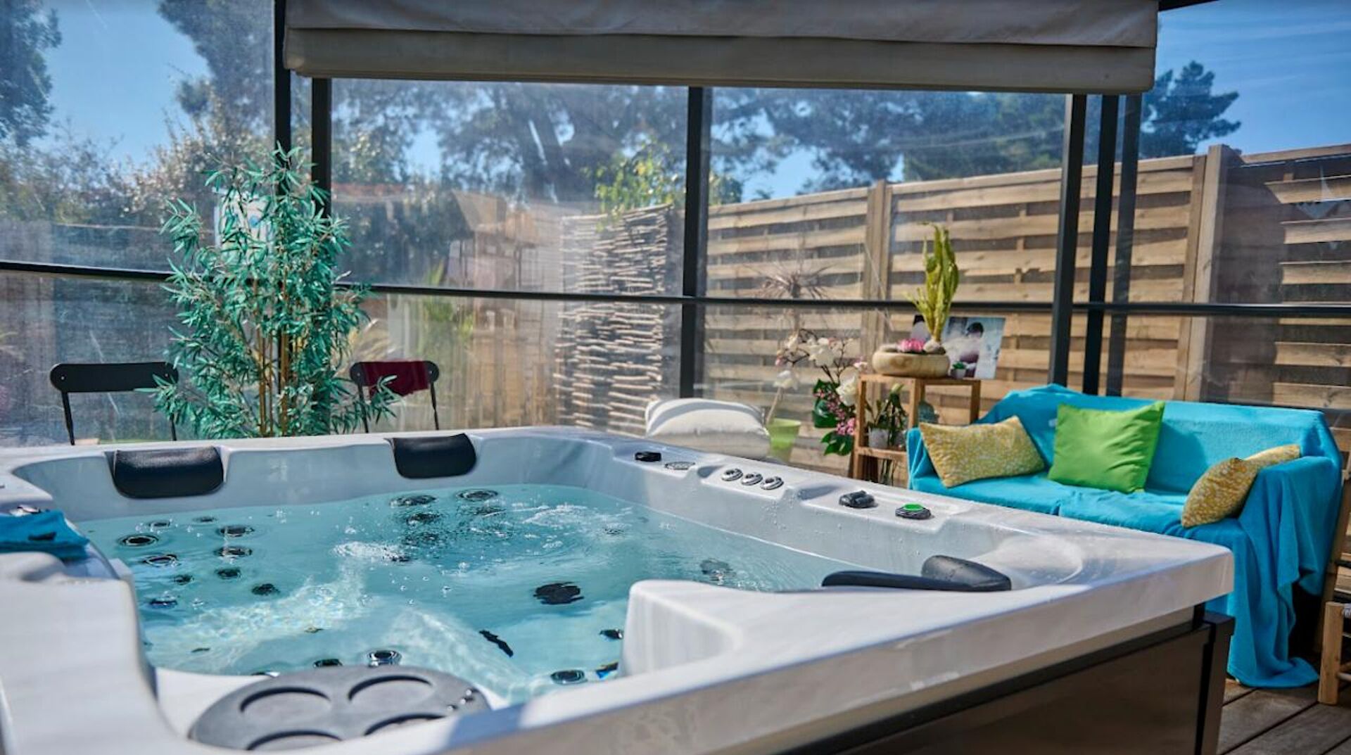 Outdoor spa tub