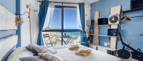 1 chambre, fer et planche à repasser, Wi-Fi gratuit, draps fournis