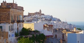 Exterior - 5 minutes' walk from the picturesque old town of Ostuni - renovated apartment (Ostuni)