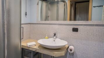 Chambre Quadruple Confort | Salle de bain