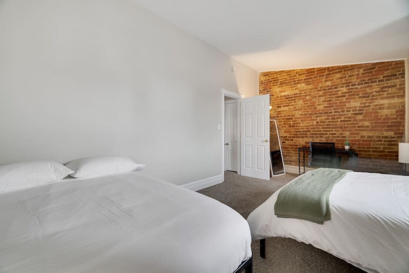 1 chambre, bureau, fer et planche à repasser, Wi-Fi