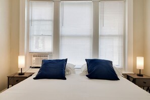 2 bedrooms, desk, iron/ironing board, WiFi