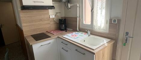 雪櫃、爐具、咖啡機/沖茶器、多士爐