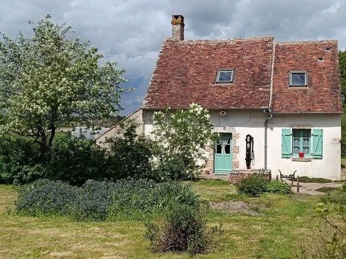 Charming Cottage in Peaceful Forest Setting near Loire Castles - Family Friendly & Fully Equipped