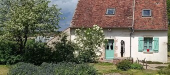 Charming Cottage in Peaceful Forest Setting near Loire Castles - Family Friendly & Fully Equipped