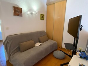 Unclassified image, 4 of 17, button