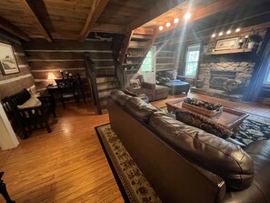 Smart TV, fireplace, books - A step back in time, with today's modern touches. (MARS HILL)