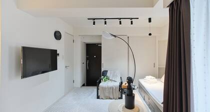 TORA HOTEL SENSOJI MOON1 / Taito-ku Tokyo