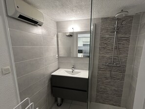 Hair dryer, towels - Bright T3 house, air-conditioned, pool & parking, 800m from Argelès-sur-Mer beach (Argelès-sur-Mer)