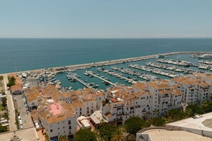 Marina - Apartment with sea view and private parking in the center of Puerto Banús (Marbella)