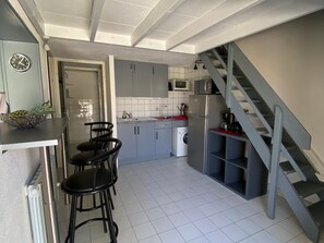 Fridge, microwave, stovetop, coffee/tea maker - Holiday pavilion 4 pers., parking, aircon, near beach (Argelès-sur-Mer)