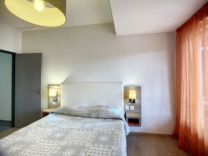 1 室のベッドルーム、車椅子でアクセスできる設備