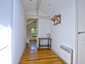 Interior - Spacious Villa in Arcachon: Garden, Terrace, Close to Beach & Town, Pet-Friendly, Sleeps 12 (Arcachon)