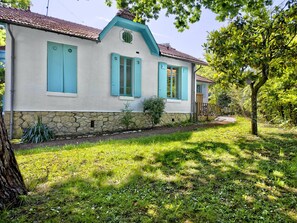 Exterior - Spacious Villa in Arcachon: Garden, Terrace, Close to Beach & Town, Pet-Friendly, Sleeps 12 (Arcachon)