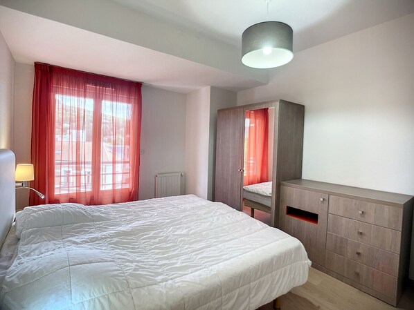 1 bedroom, free WiFi - Cozy 1BR Apartment with Terrace and Parking near Lamalou-les-Bains Thermal Spa and Casino (Lamalou-les-Bains)