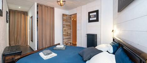 1 bedroom, iron/ironing board, travel crib, free WiFi