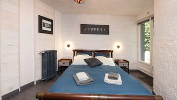 1 bedroom, iron/ironing board, travel cot, free WiFi