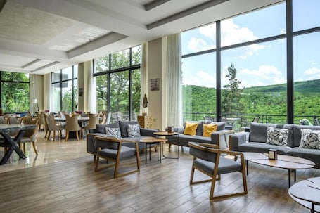 餐厅. Tsaghkadzor的Aurora度假村,由One提供