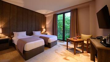 標準雙人或雙床房 | 1 間臥室、迷你吧、客房內保險箱、遮光布/窗簾