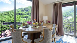 Suite – executive | Oppholdsområde | Flatskjerm-TV