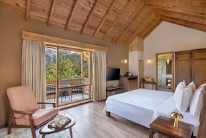 Premium bedding, down duvets, pillow-top beds, in-room safe - Welcomhotel By ITC Hotels Hamsa Manali (Manali)