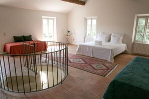 4 عدّة غرف نوم ومكتب ومكواة/لوح كي وواي فاي مجانًا