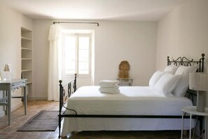 4 habitaciones, escritorio, tabla de planchar con plancha y wifi gratis 