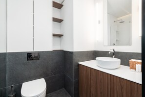 Dusche, Haartrockner, Handtücher