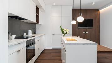 Réfrigérateur, four, plaque de cuisson, lave-vaisselle