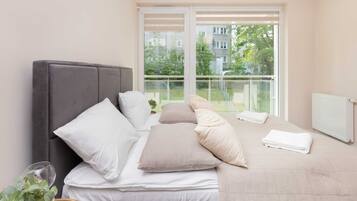 1 dormitorio, tabla de planchar con plancha, wifi y ropa de cama