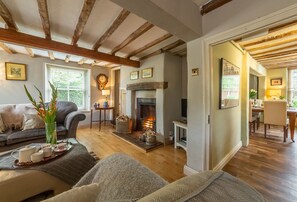 Televisio, takka, DVD-soitin