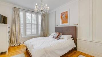 4 bedrooms, WiFi, bed sheets