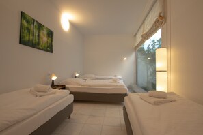 3 chambres, fer et planche à repasser, Wi-Fi, draps fournis