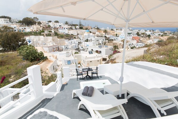 Exterior - Captain's House Suites (Santorini)