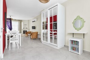 Premium bedding, in-room safe, free WiFi, bed sheets - PANDA ALAÇATI OTEL (Cesme)