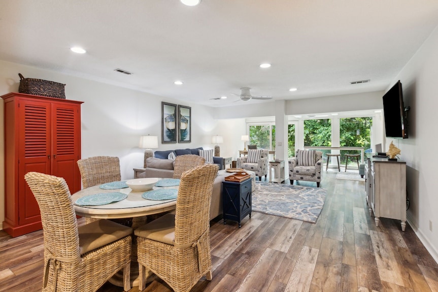 Pet Friendly Lagoon Villa | Across The Street From The Beach - Jacksonville, FL