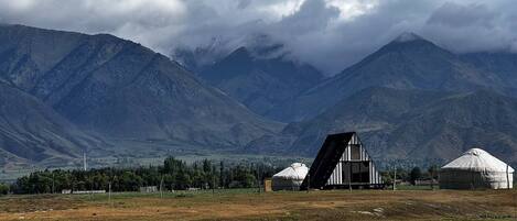Vista frontal de la propiedad
