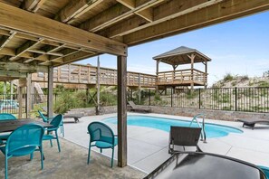 Outdoor dining - Aqualicious by Brunswick Vacation Rentals w/ Pool (Ocean Isle Beach)