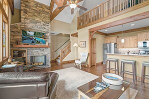 Smart TV - Chalakee Lodge C531- Mountain View, Gated Resort, Indoor/Outdoor Pools & Hot Tub (Boone)