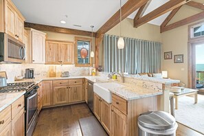 Dishwasher, coffee/tea maker, cookware/dishes/utensils - Chalakee Lodge C531- Mountain View, Gated Resort, Indoor/Outdoor Pools & Hot Tub (Boone)