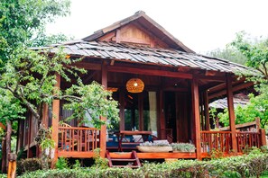 Terrace/patio - Natalie's Villa & Resort Moc Chau (Moc Chau)