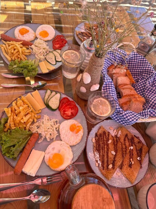 Tägliches inbegriffenes kontinentales Frühstück